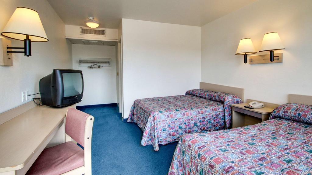 Motel 6 Des Moines South - Airport Exteriör bild