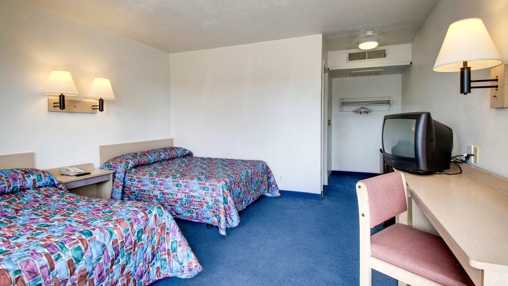 Motel 6 Des Moines South - Airport Exteriör bild