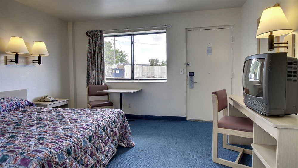 Motel 6 Des Moines South - Airport Exteriör bild
