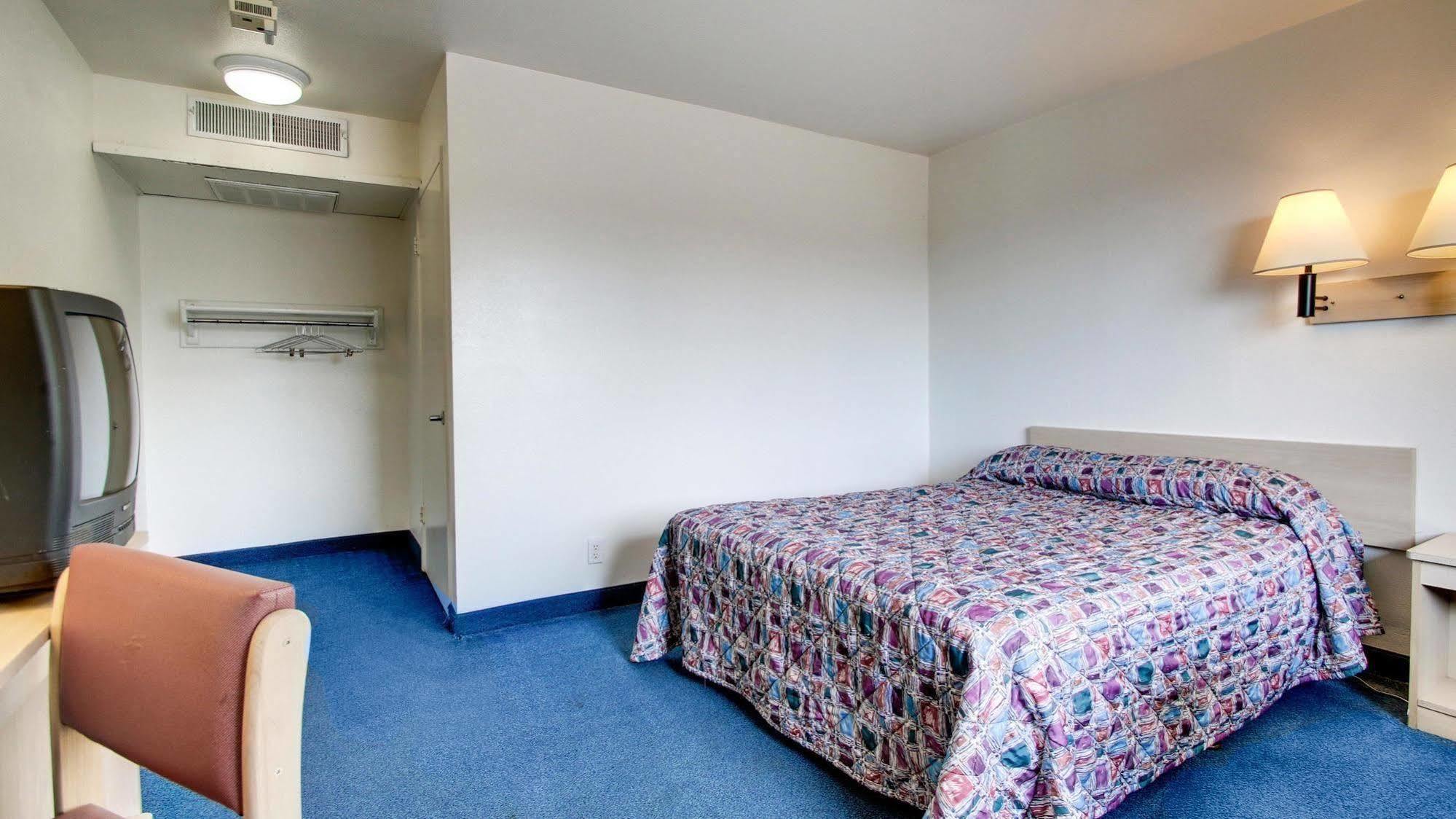 Motel 6 Des Moines South - Airport Exteriör bild