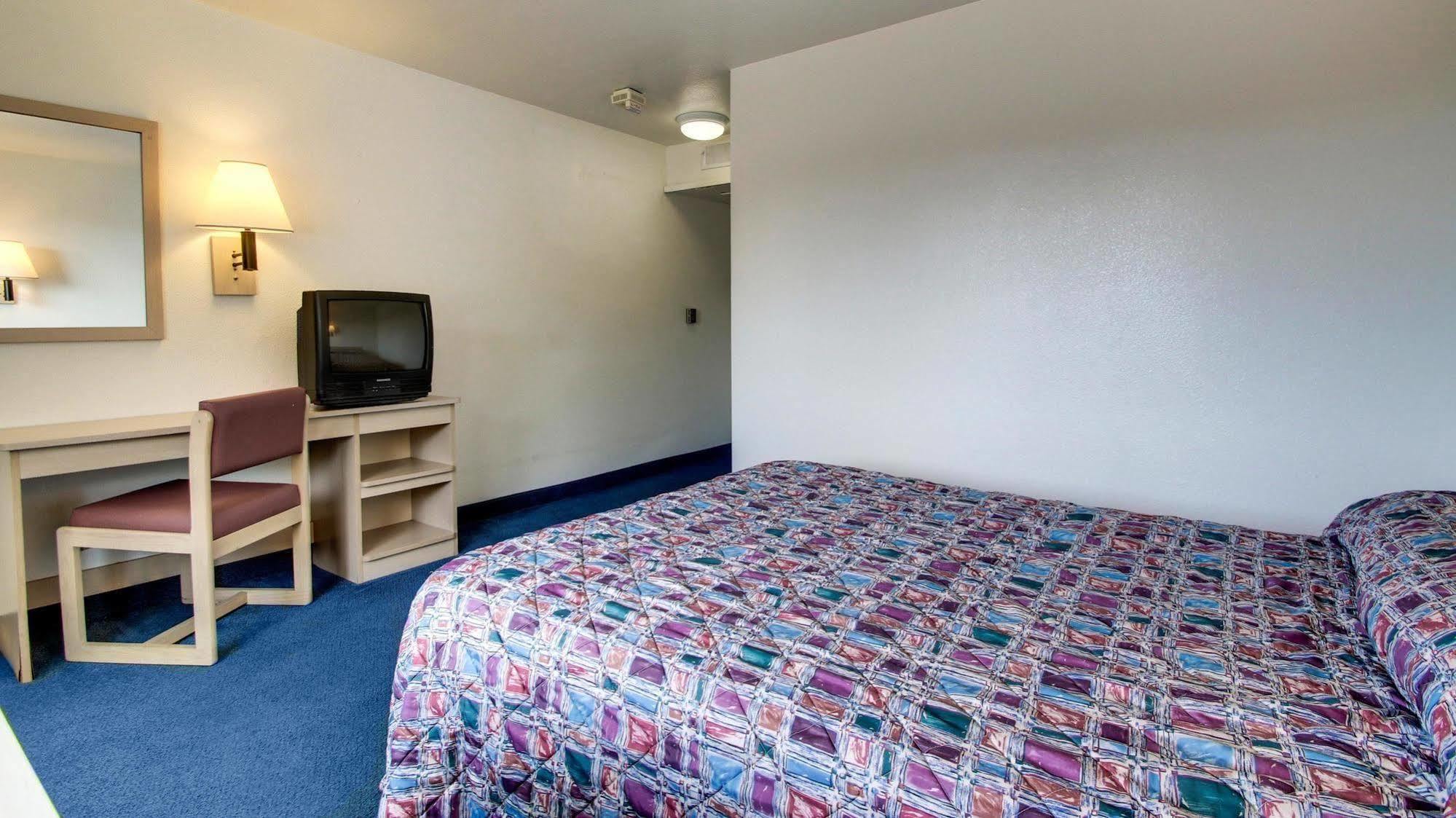 Motel 6 Des Moines South - Airport Exteriör bild