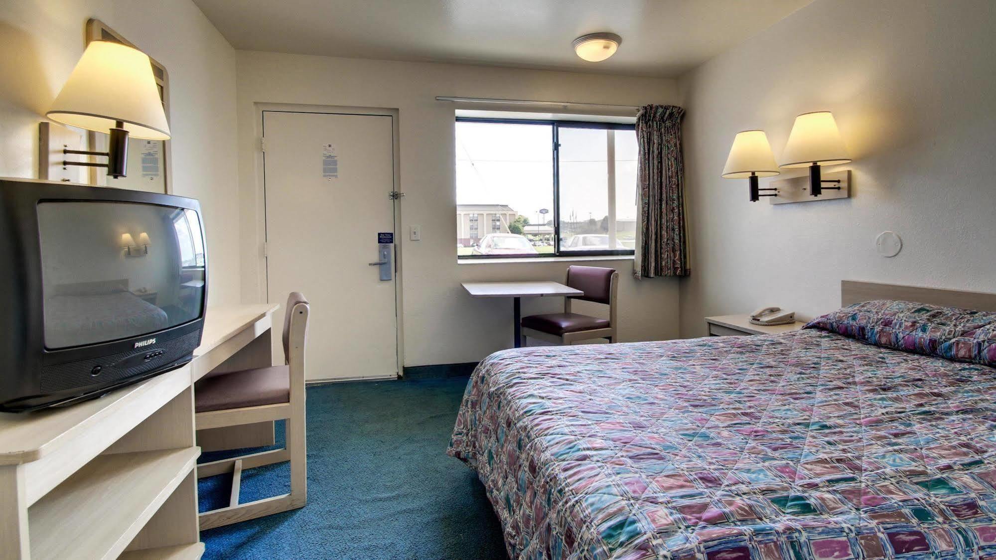 Motel 6 Des Moines South - Airport Exteriör bild