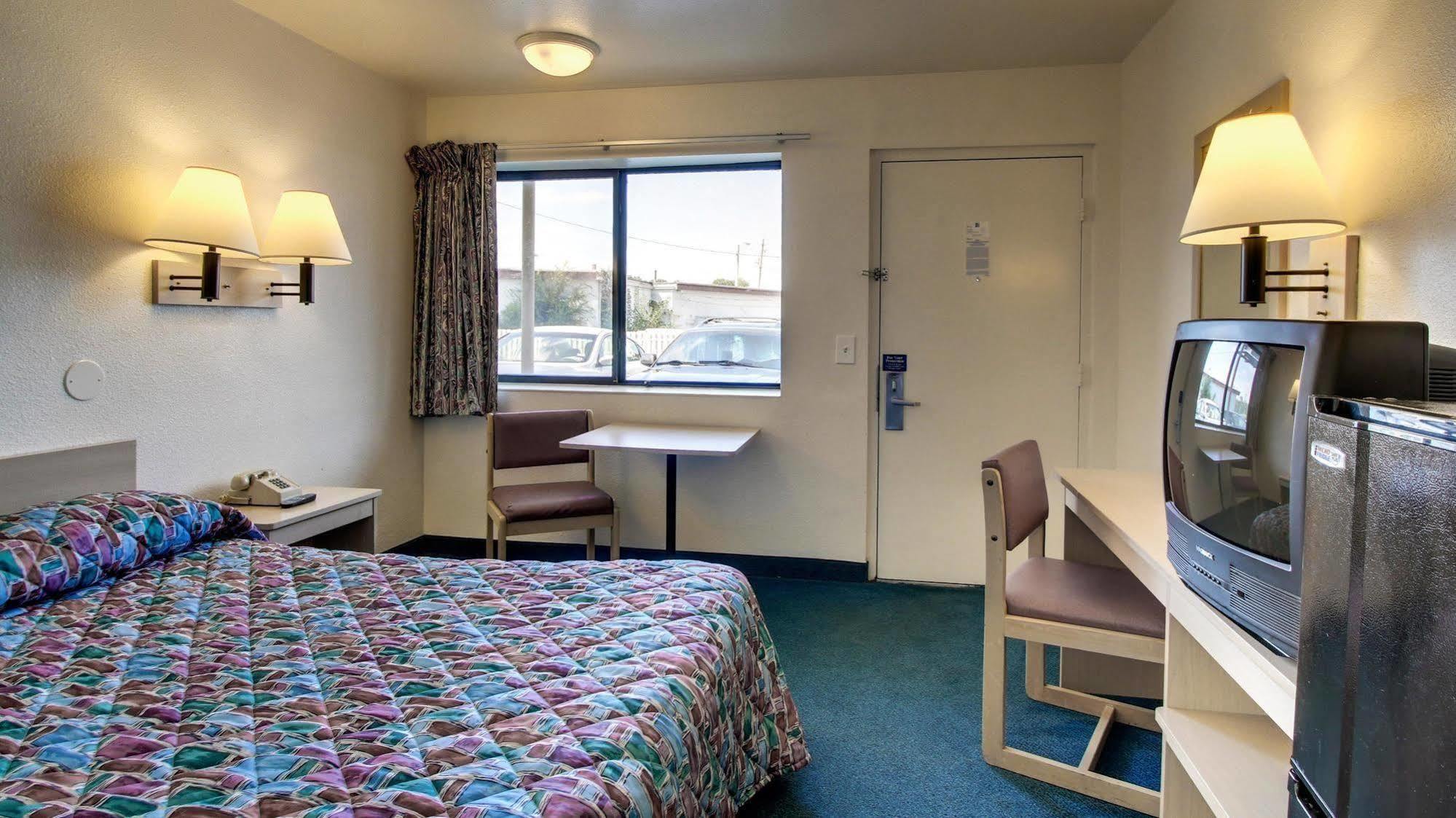 Motel 6 Des Moines South - Airport Exteriör bild
